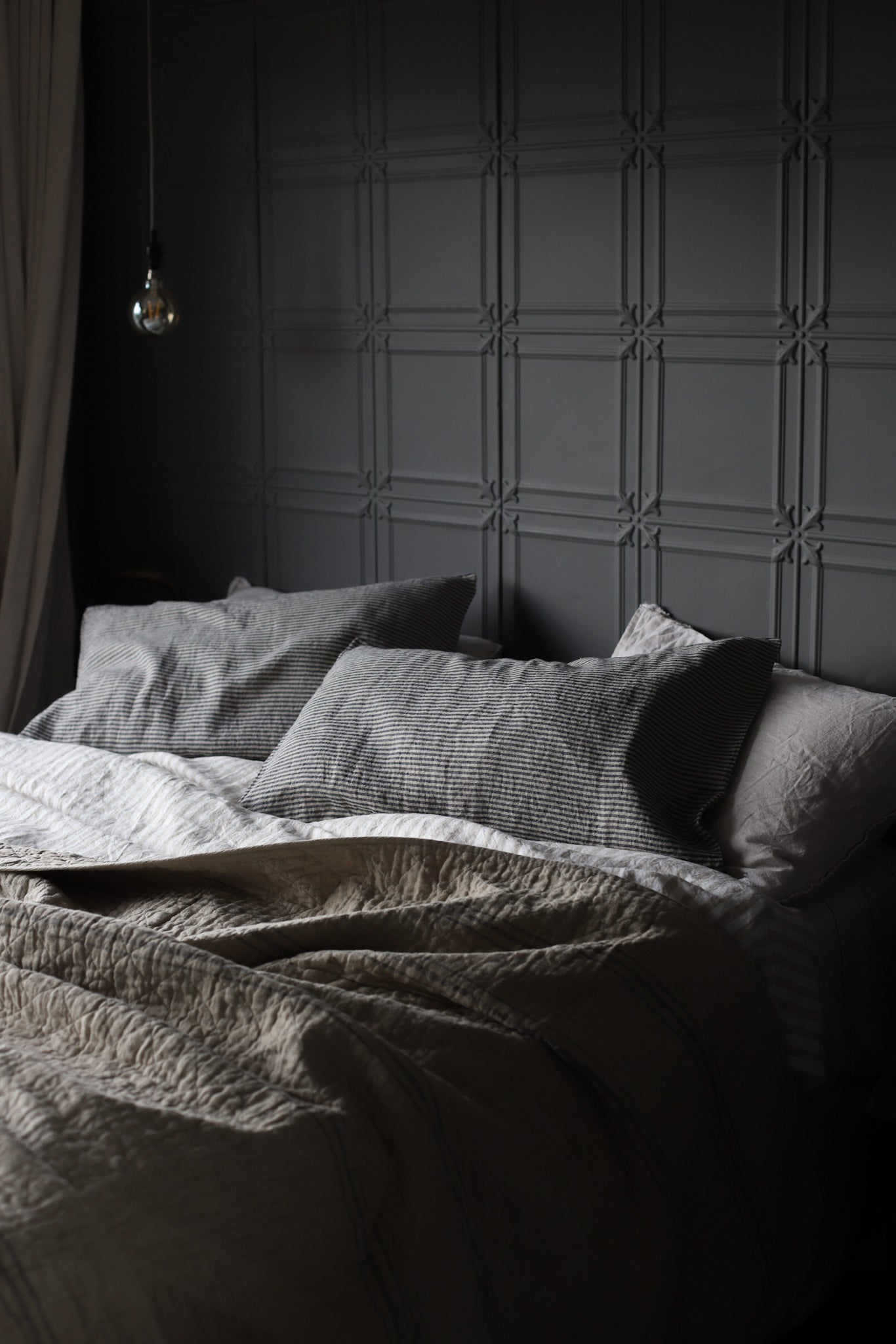 Noemi Pillowcase set of two - Black Pinstripe