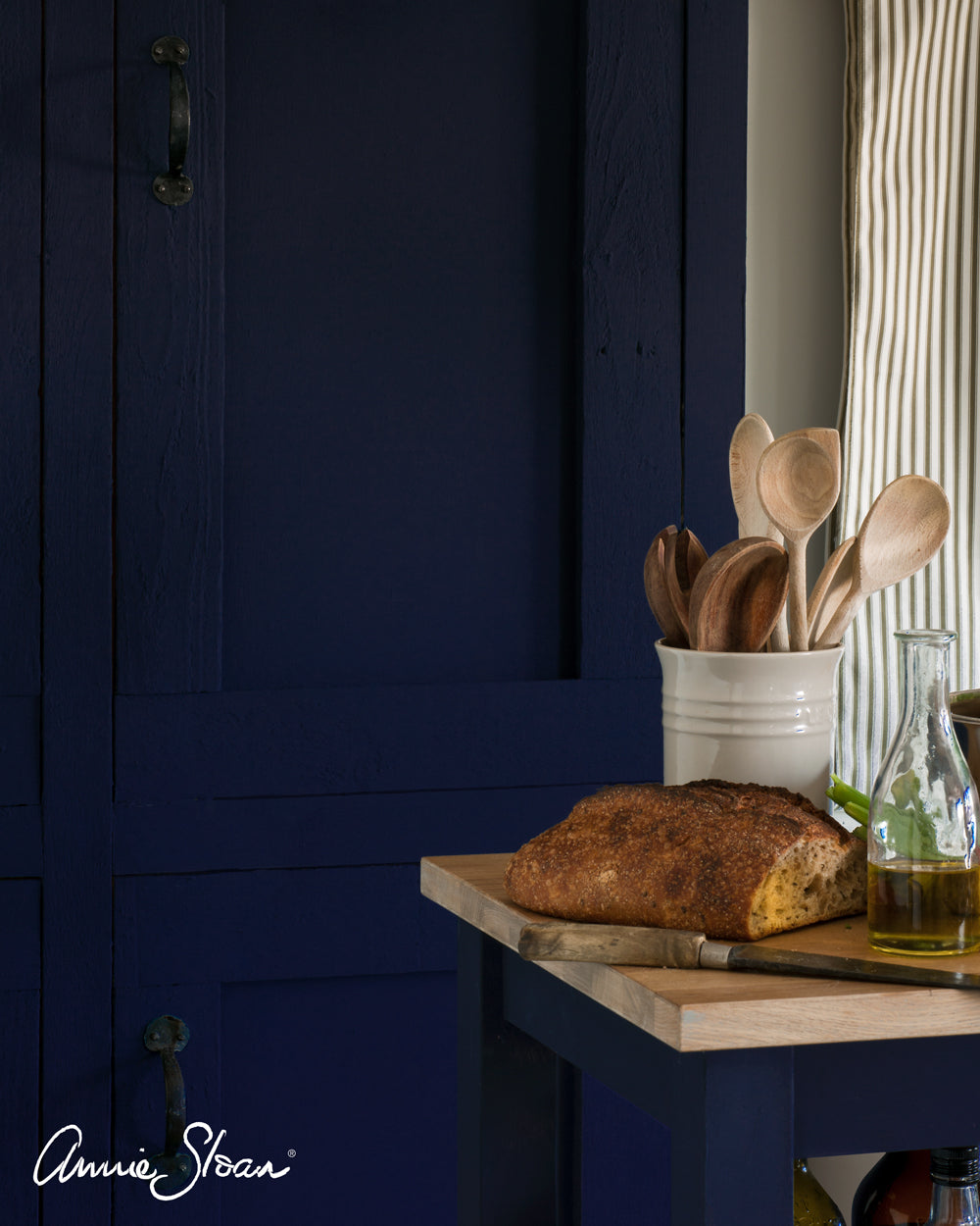 Oxford Navy Chalk Paint
