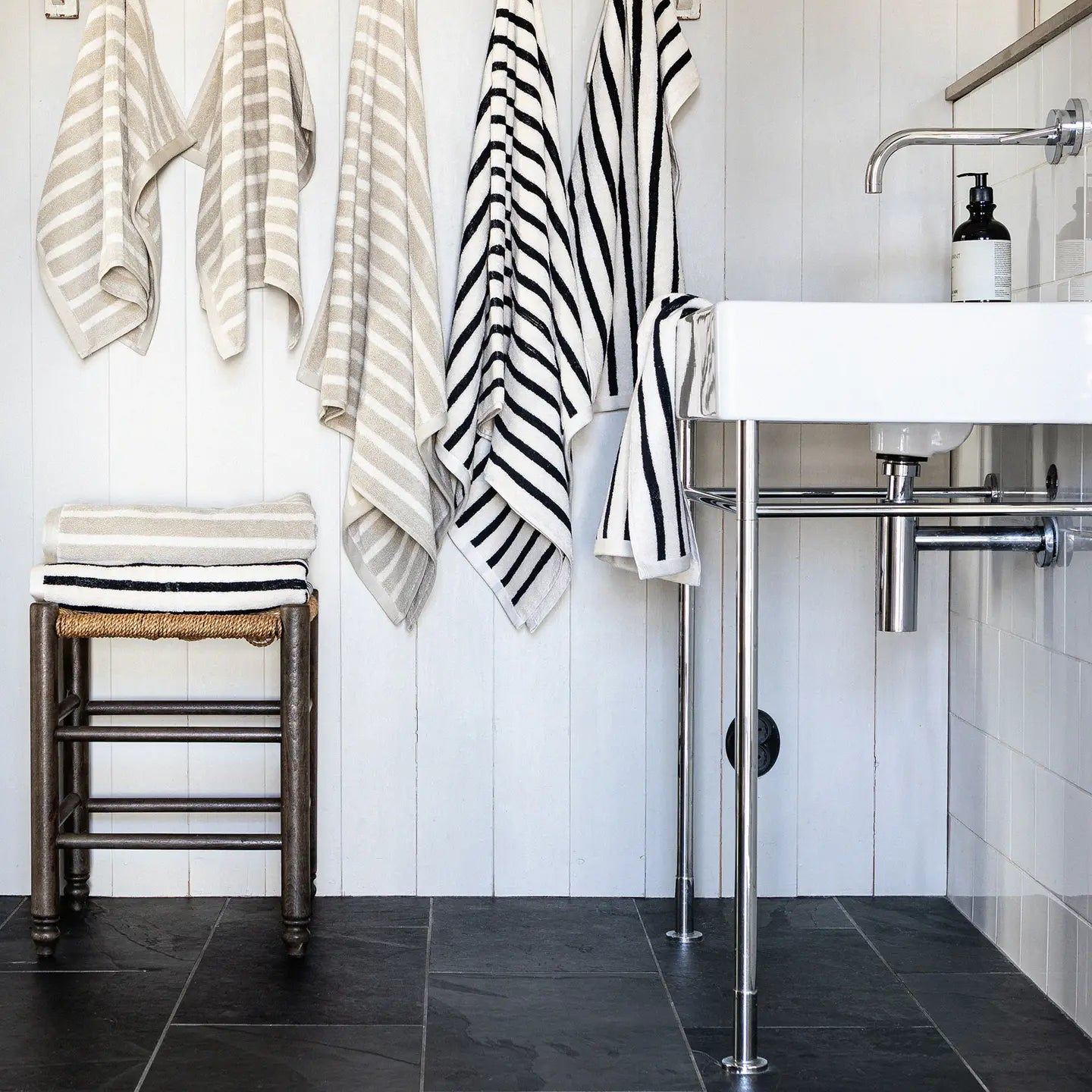 Bonnie Hand Towel-Black